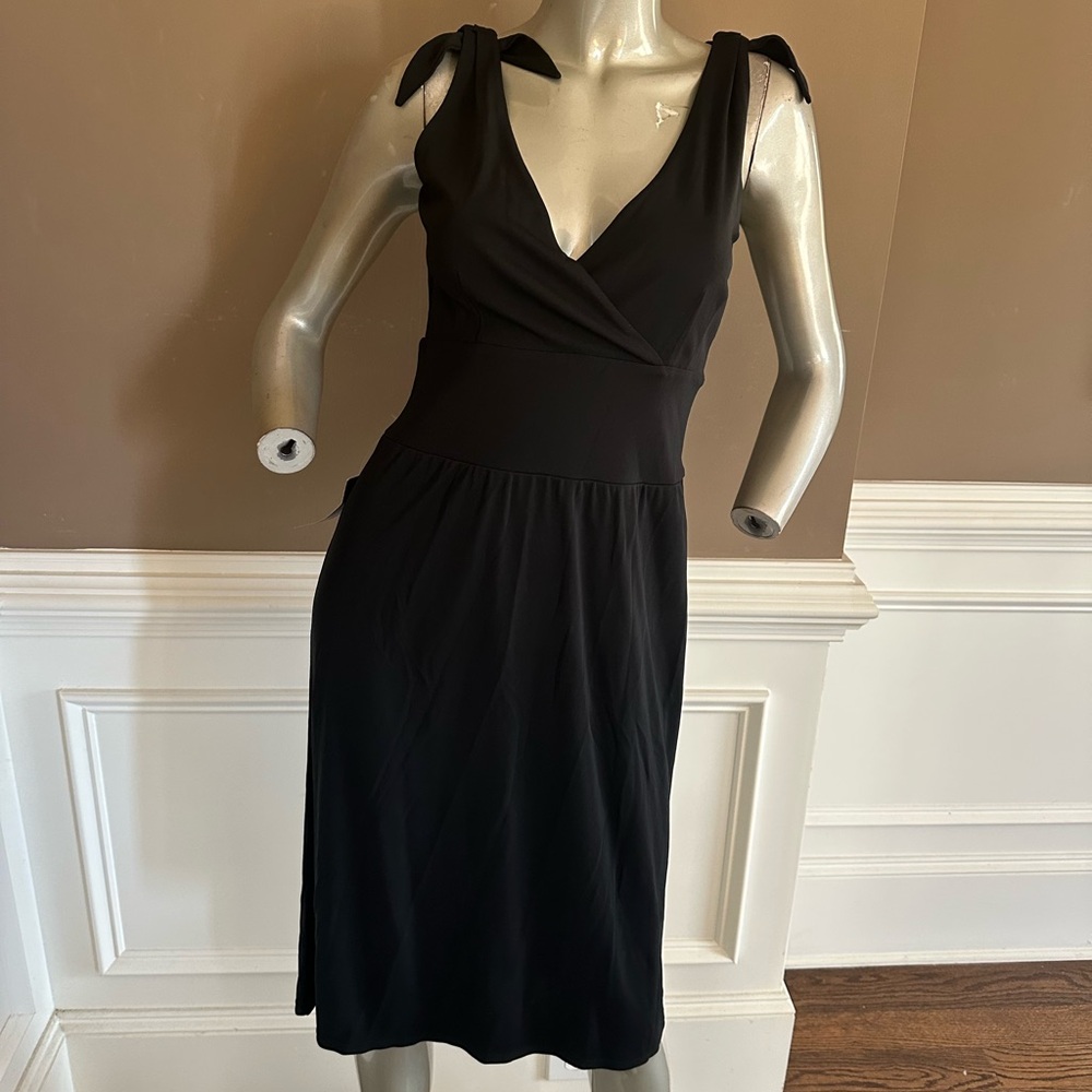 Elegant NWT Ann Taylor Black Sleeveless Dress with shoulder bow detail size 4